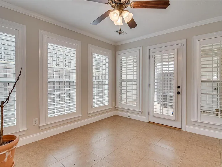 115 Redglobe St — Photo 12
