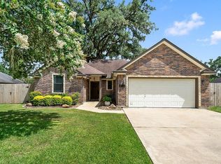 235 Wentworth Dr, West Columbia, TX 77486