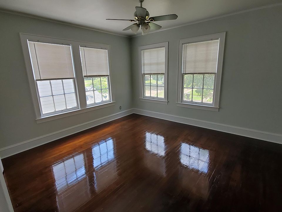 FRONT BEDROOM