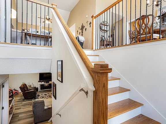 3rd image of 9643 Ridge Way
