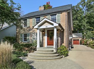 726 Grand Ave, Glen Ellyn, IL 60137