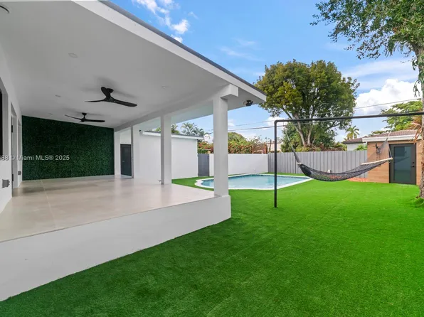 31 Carlisle Dr, Miami Springs, FL 33166