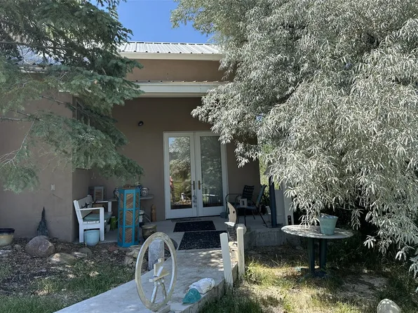 137 County Road 75, Truchas, NM 87578
