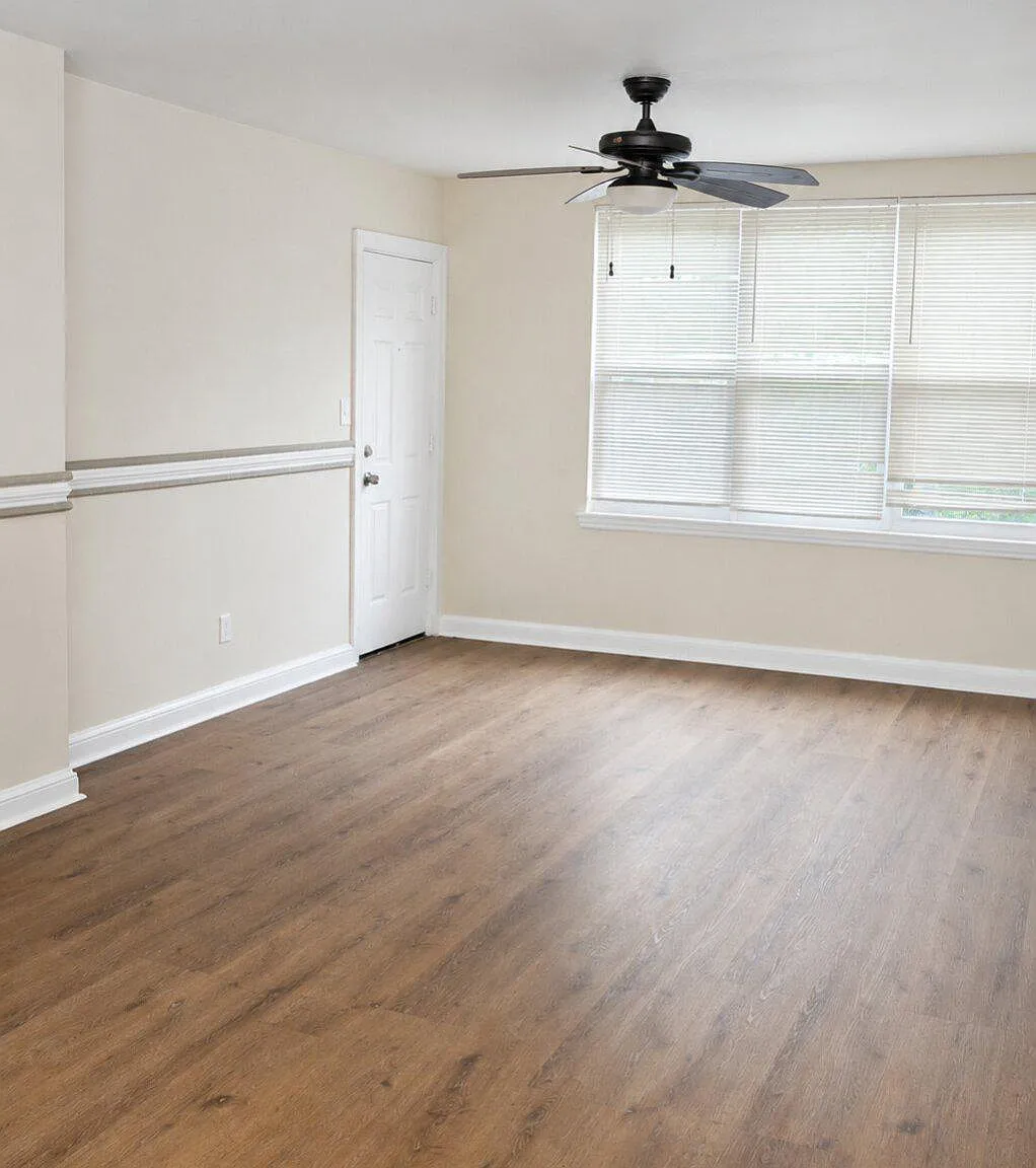 4 bed, 2.0 bath, 815 sqft, $2,300 — Photo 2