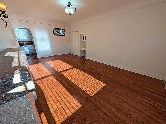 5th image of 1207 S Muirfield Rd #1207