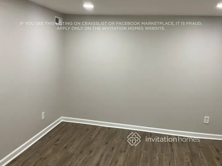 4856 Torbay Dr — Photo 11