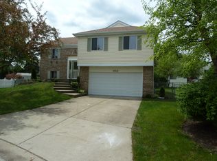 102 Asheville Ct, Vernon Hills, IL