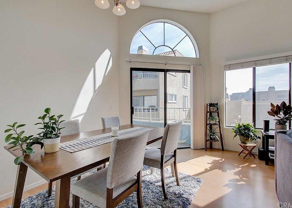1st image of 550 Orange Ave Unit 306
