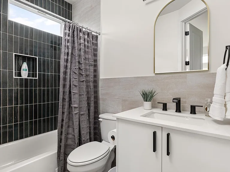 1402 Summit St #A — Photo 13