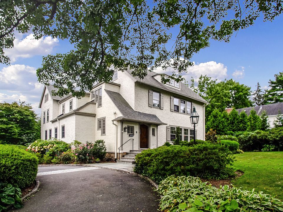1st image of 18 Rectory Ln