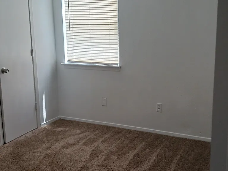 608 Race St — Photo 9