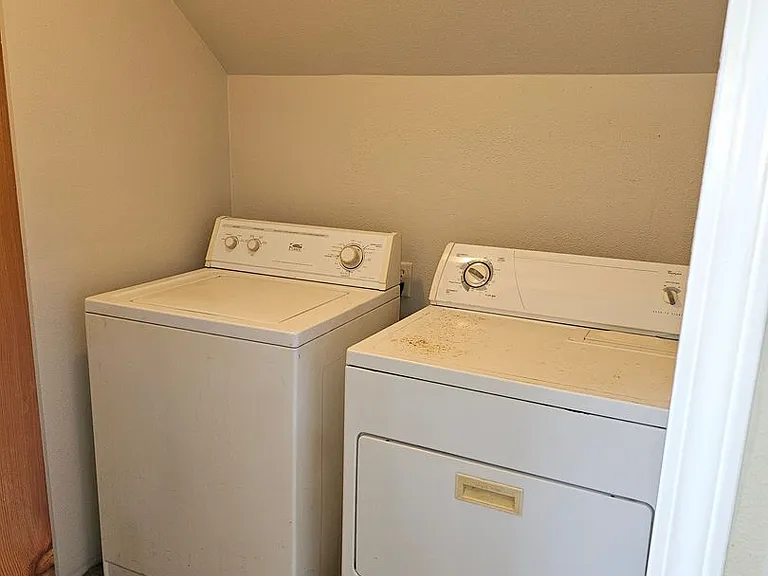 311 E Robert St — Photo 11