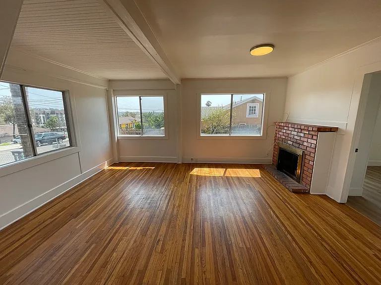 226 Washington St — Photo 5