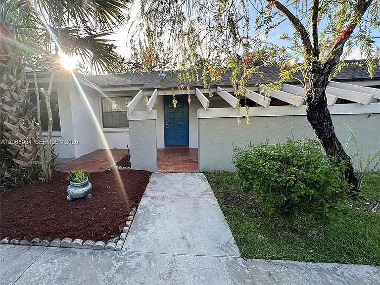 2902 SW 21st Ter #301C — Photo 1