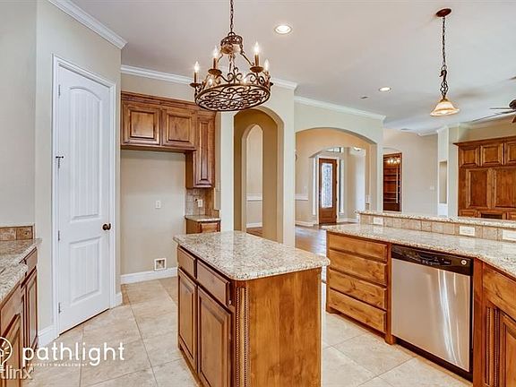 5th image of 8105 Seville Dr