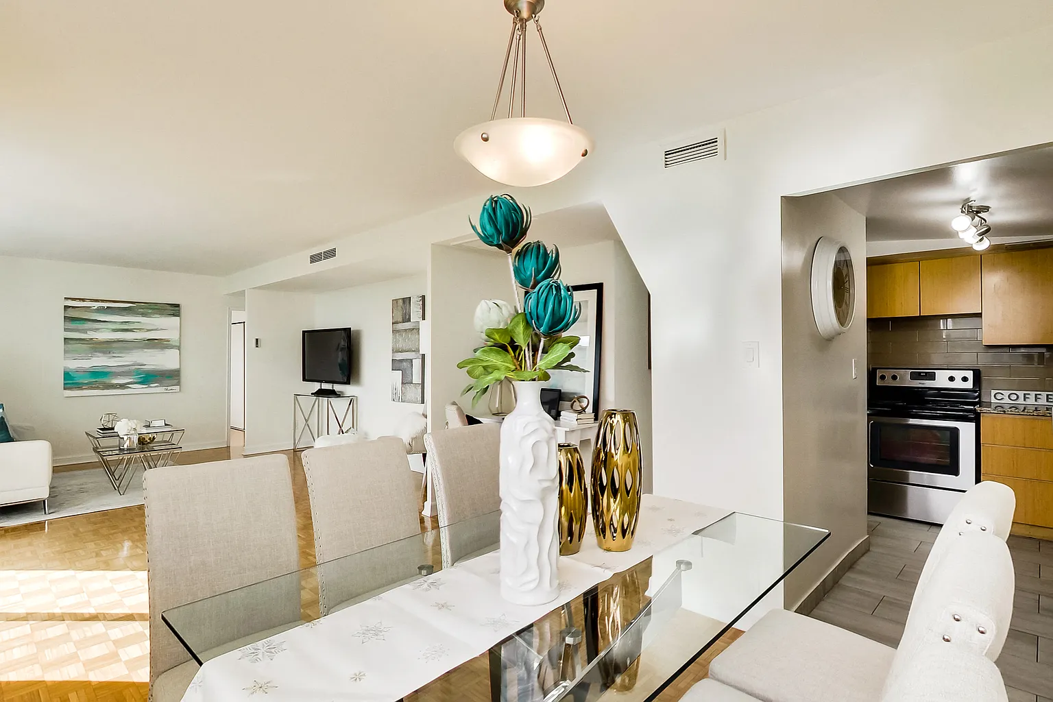 625 Roselawn Ave #1465836 photo 1