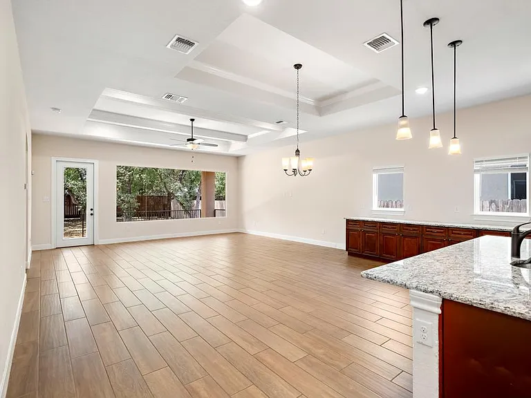 538 Carriage House — Photo 25
