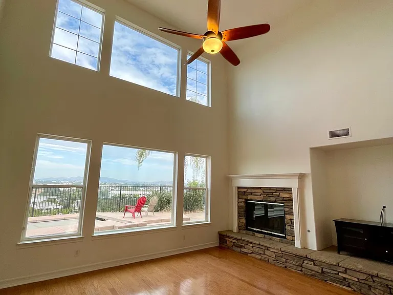 2133 Twain Ave — Photo 4