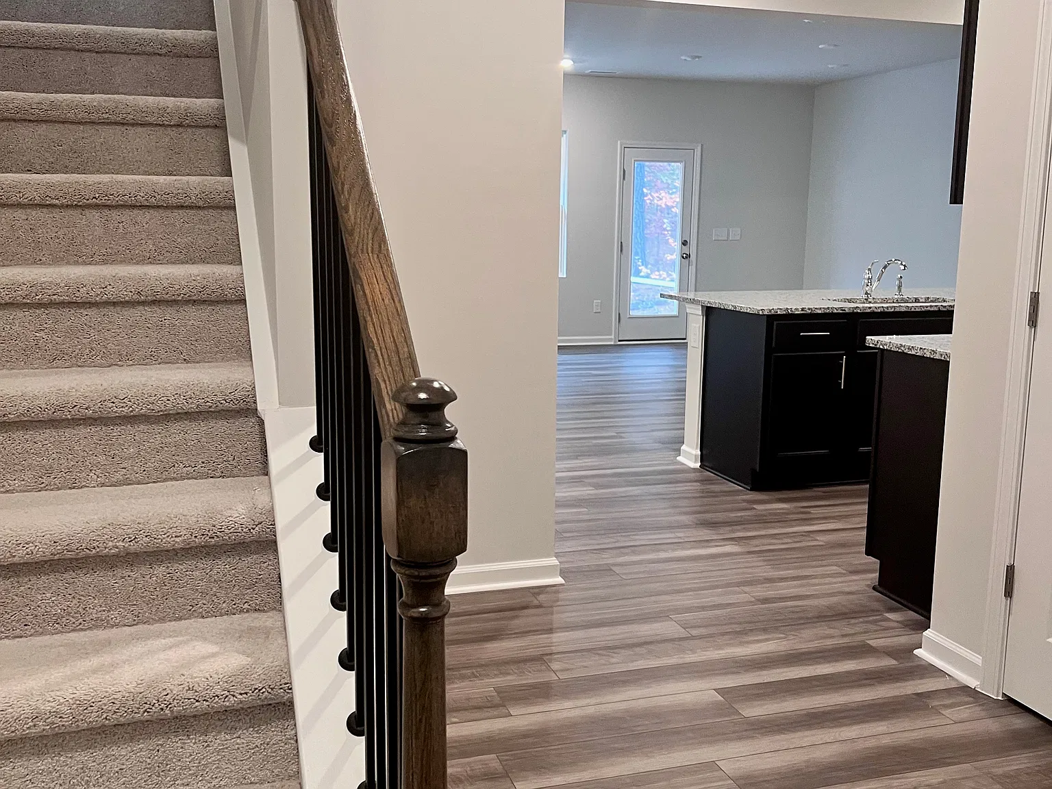 3 bed, 2.5 bath, 1924 sqft, $2,095 — Photo 4