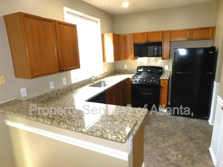 311 Windcroft Cir NW — Photo 8