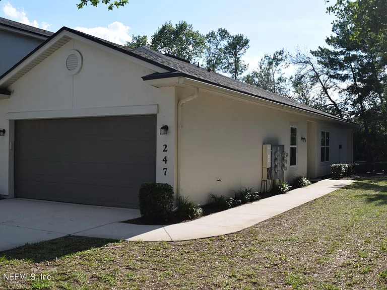 247 Amistad Dr — Photo 2