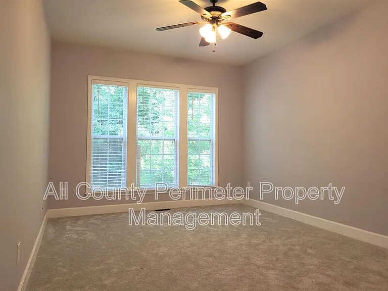 4445 Agard St — Photo 34