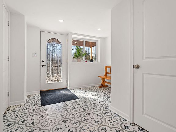 2nd image of 726 Freyer Rd