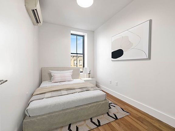 4th image of 880 Rogers Ave #4