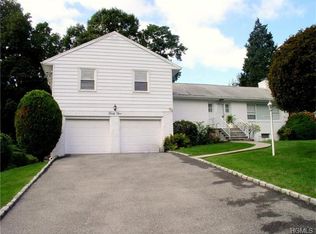 35 Mohegan Pl, New Rochelle, NY 10804