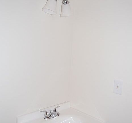 4th image of 1558 Westwood Dr