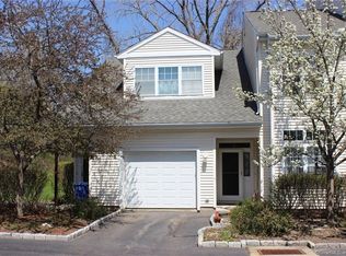 291 Silverbrook Rd APT 2, Orange, CT 06477