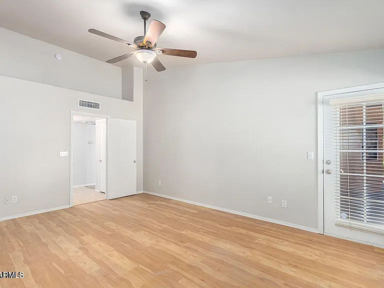 1924 E Sharon Dr — Photo 20