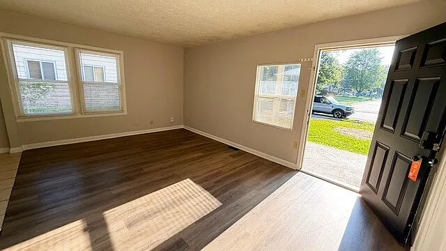 3120 Falcon Dr — Photo 2