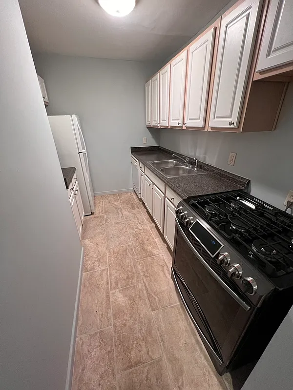 2 bed, 1.0 bath, 850 sqft, $995 — Photo 2