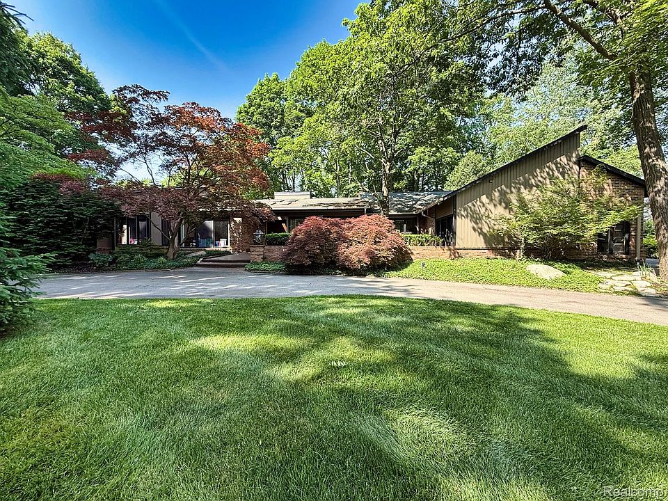 1st image of 275 Pine Ridge Dr