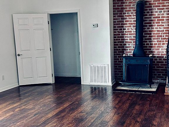 Bedroom 1 fireplace with closet approx 1000 sq. ft room/ the size of two standard size rooms