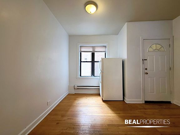4th image of 3720.5 N Pine Grove Ave #3720X-E2