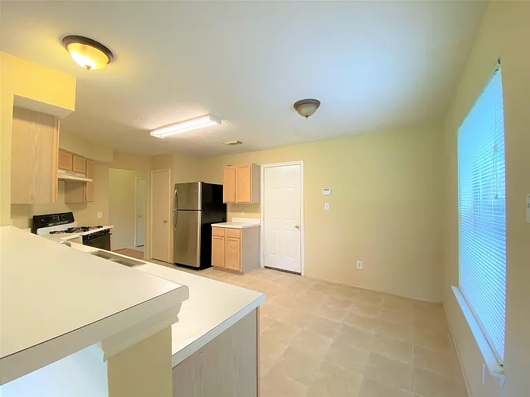 8026 Golf Green Cir — Photo 8