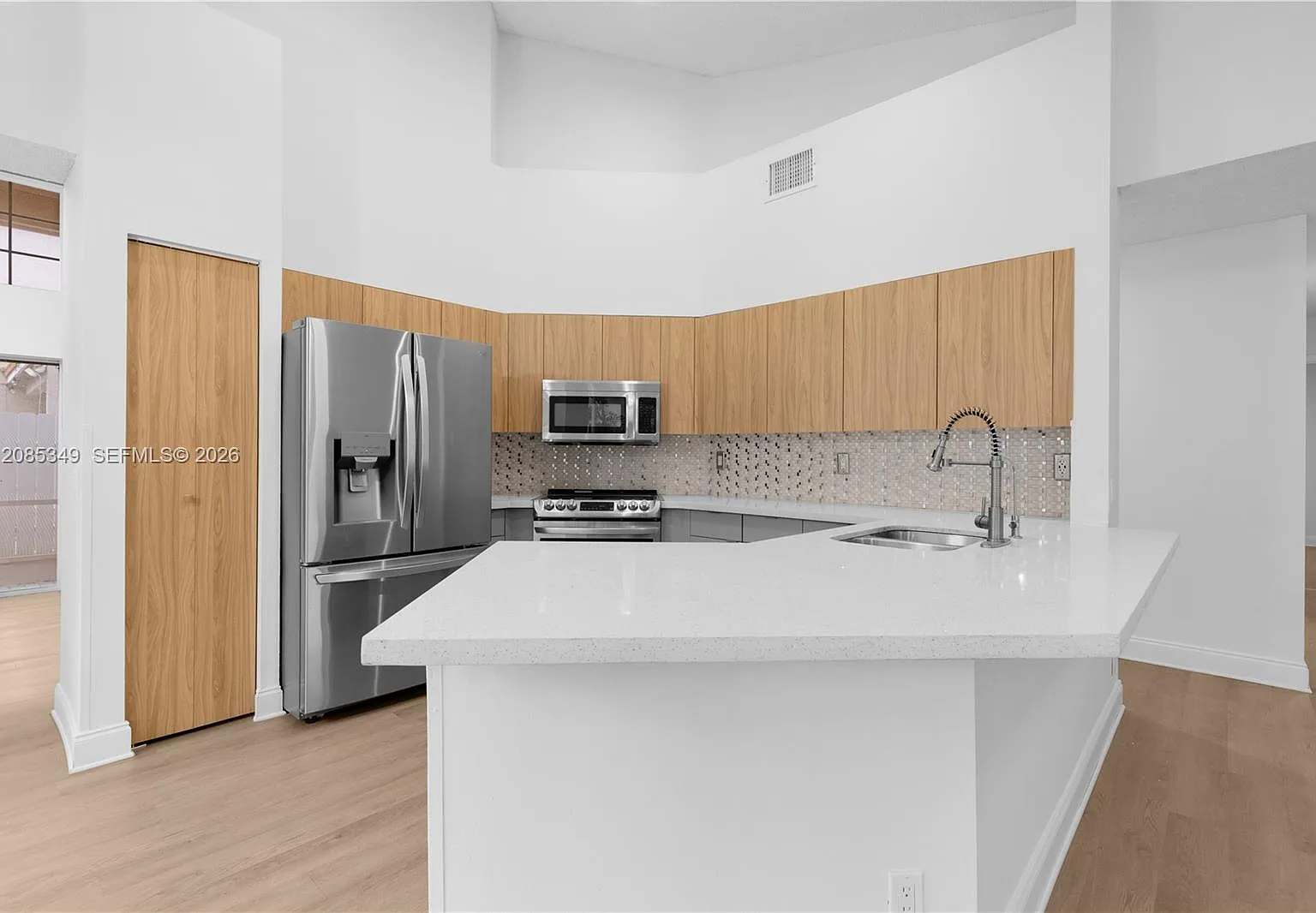 3 bed, 1777 sqft, $4,200 — Photo 2