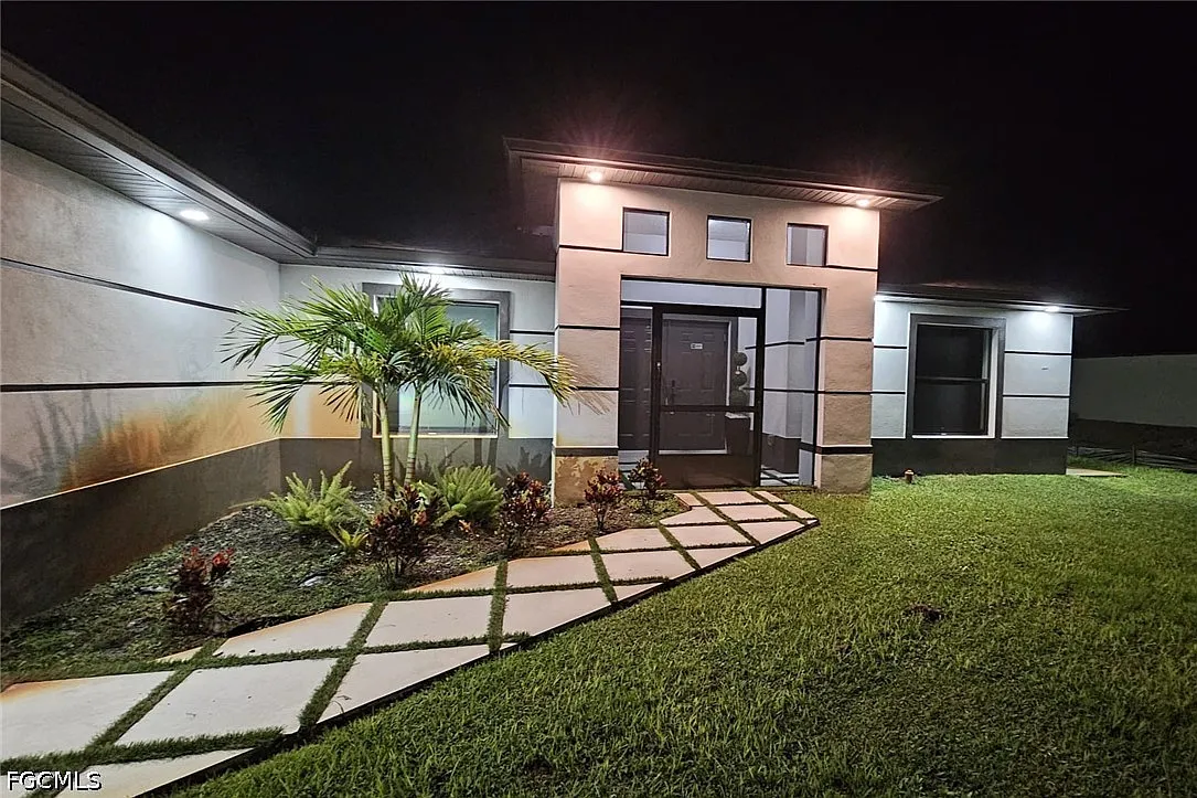 4 bed, 2.0 bath, 2163 sqft, $3,700 — Photo 1