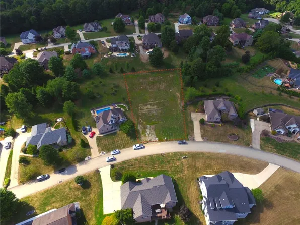 9030 Lucia Ln, North Huntingdon, PA 15642