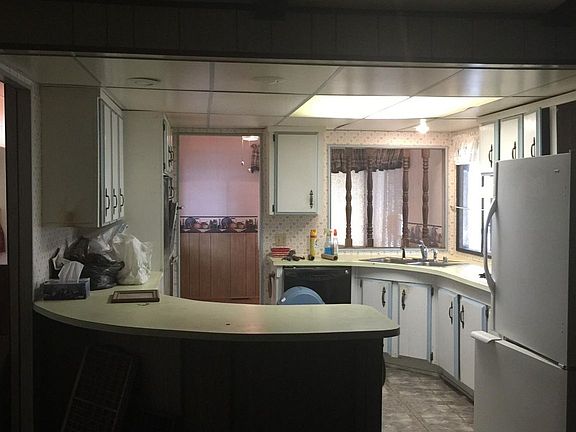 5th image of 25 Leisureville Cir