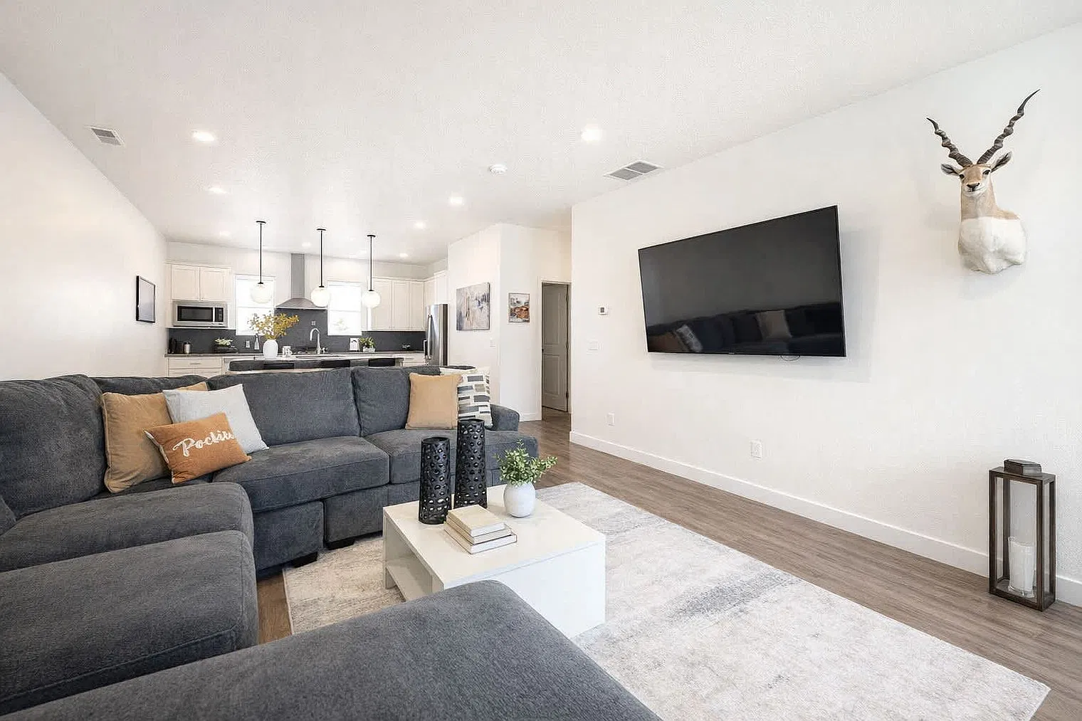 4 bed, 4.0 bath, $4,931 — Photo 2