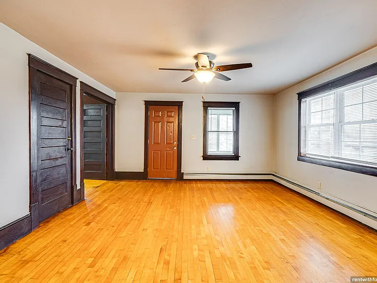 211 Oak St — Photo 16