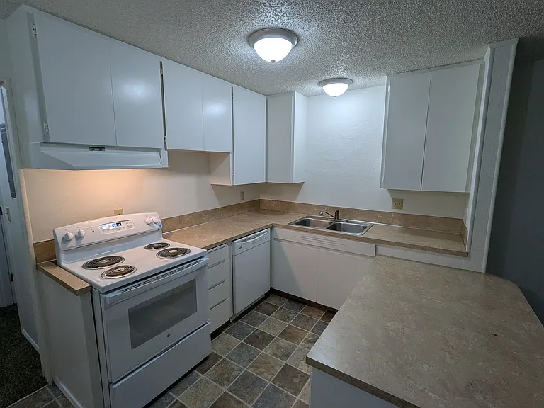 1722 Broadway St NE #1722 — Photo 6