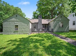 5225 Sycamore Dr, Roeland Park, KS 66205