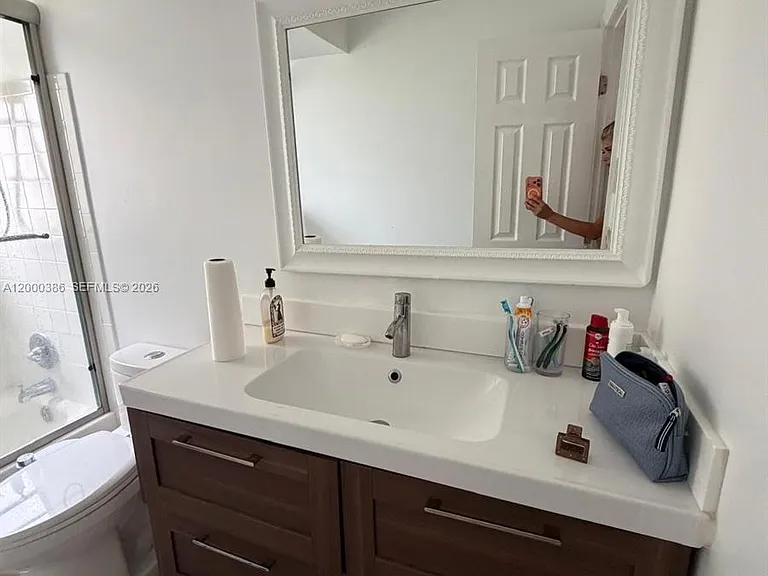 219 NE 14th Ave #101 — Photo 24