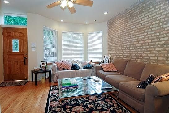 2nd image of 3214 N Leavitt St #1