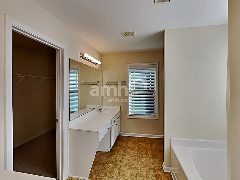 302 Harmony Lake Dr — Photo 14
