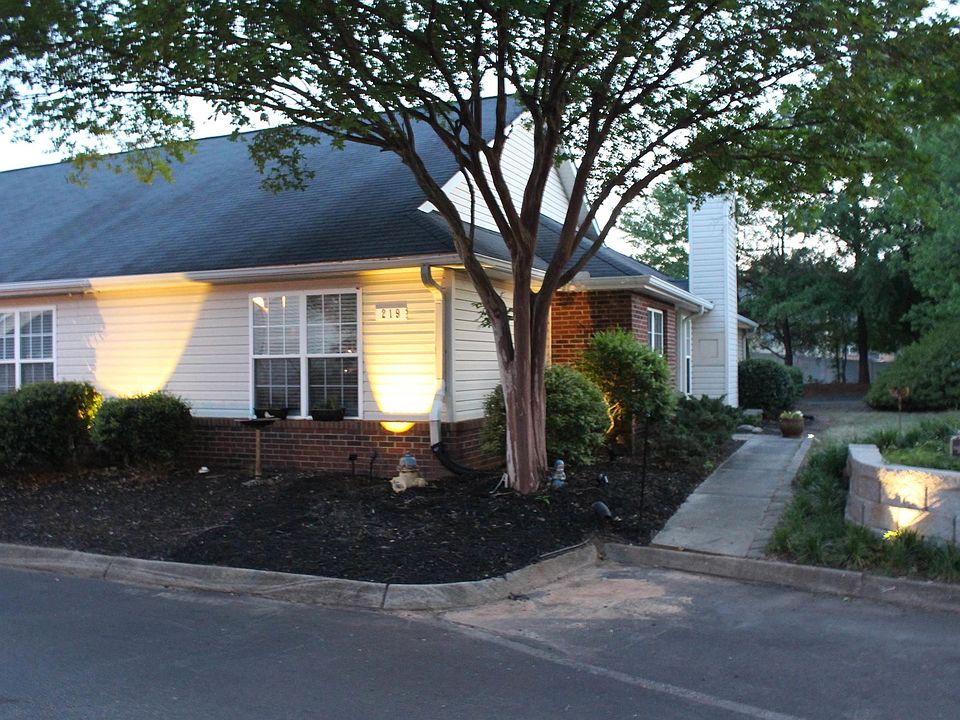 1st image of 219 Woodruff Park Ln